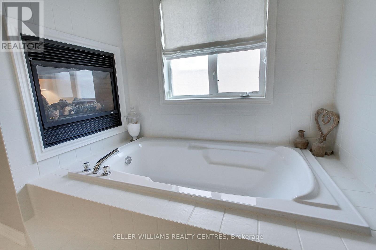991 Ivsbridge Boulevard, Newmarket (Stonehaven-Wyndham), Ontario  L3X 2A2 - Photo 33 - N12215652