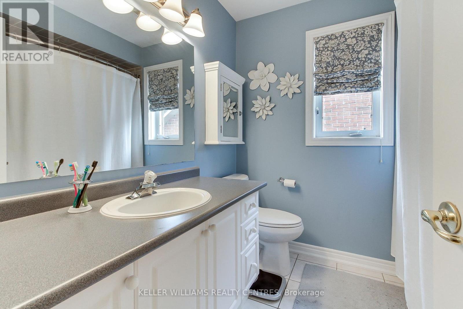 991 Ivsbridge Boulevard, Newmarket (Stonehaven-Wyndham), Ontario  L3X 2A2 - Photo 38 - N12215652