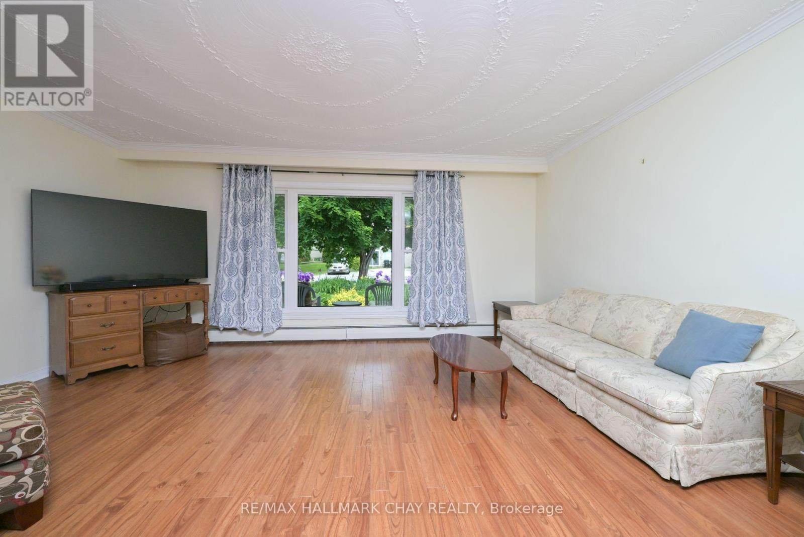 17 Elm Street, New Tecumseth (Alliston), Ontario  L9R 1M8 - Photo 10 - N12215802