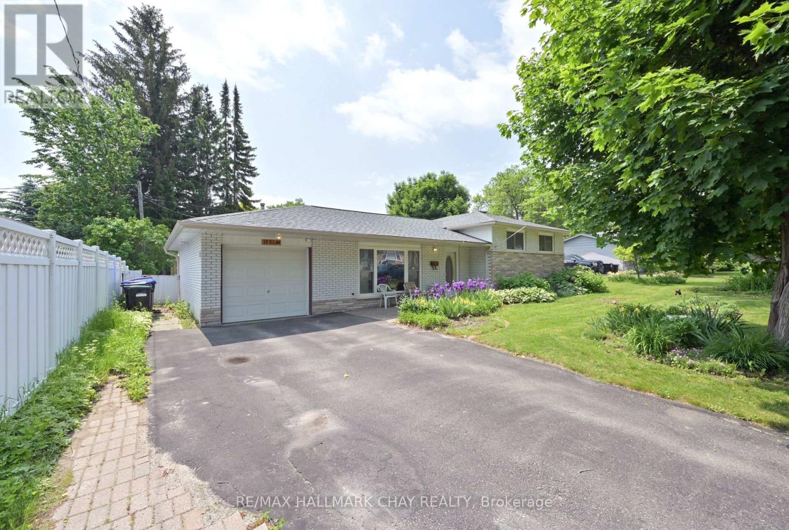 17 Elm Street, New Tecumseth (Alliston), Ontario  L9R 1M8 - Photo 2 - N12215802