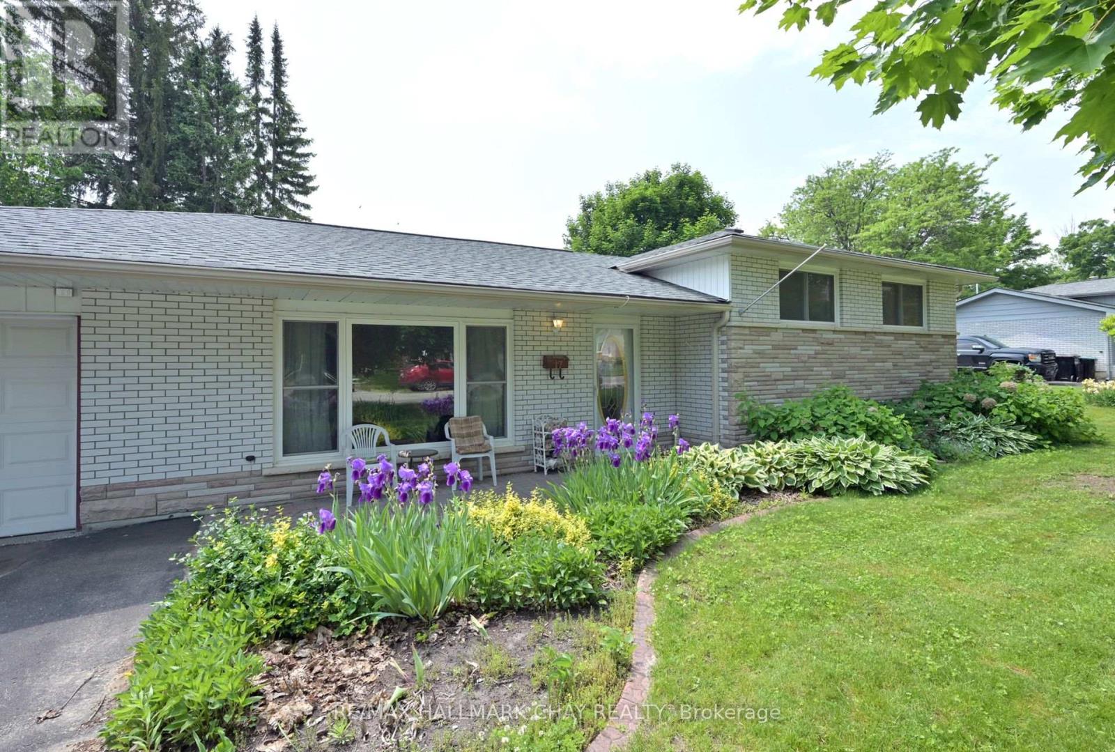 17 Elm Street, New Tecumseth (Alliston), Ontario  L9R 1M8 - Photo 3 - N12215802