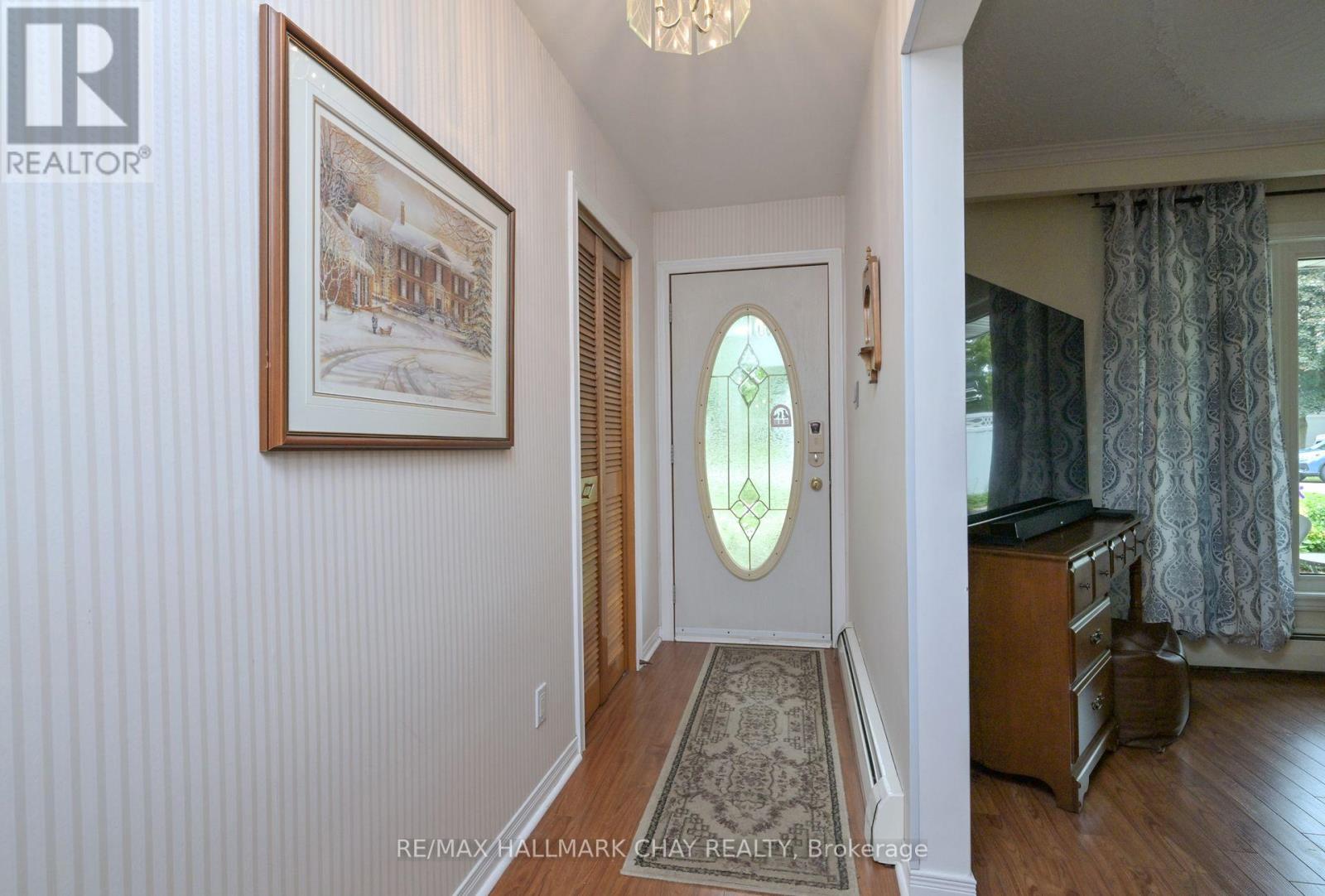 17 Elm Street, New Tecumseth (Alliston), Ontario  L9R 1M8 - Photo 9 - N12215802