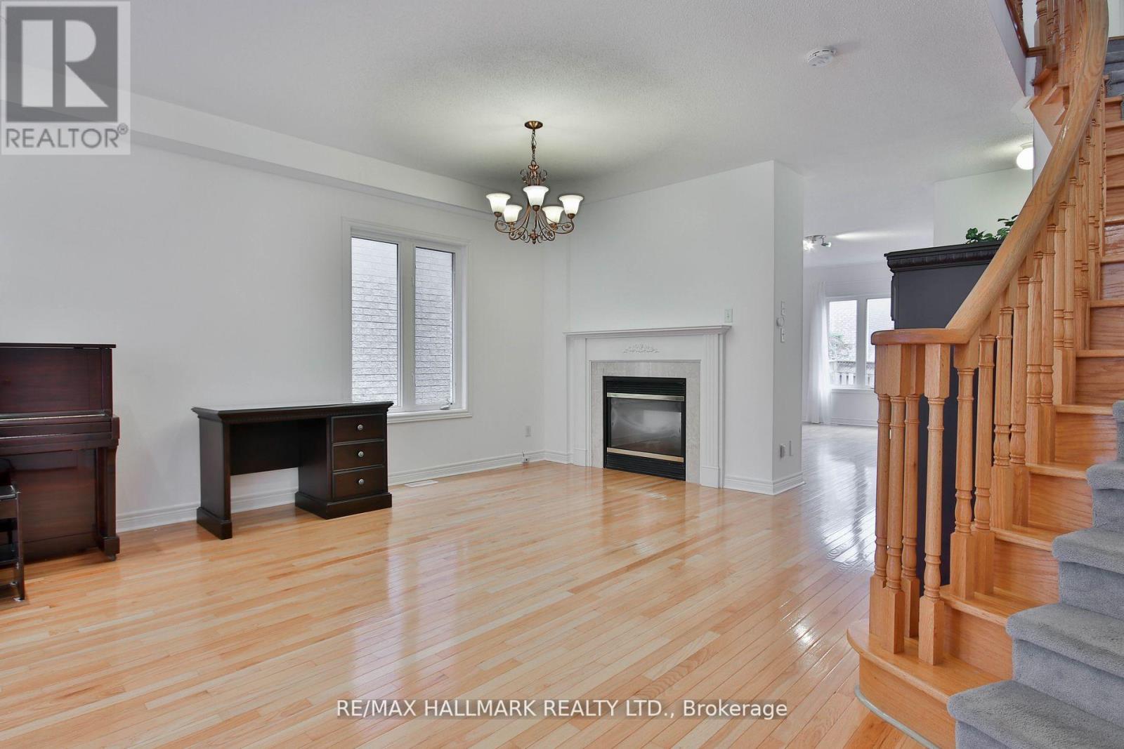15 Briarglen Road, Markham, Ontario  L6C 2K5 - Photo 3 - N12215823