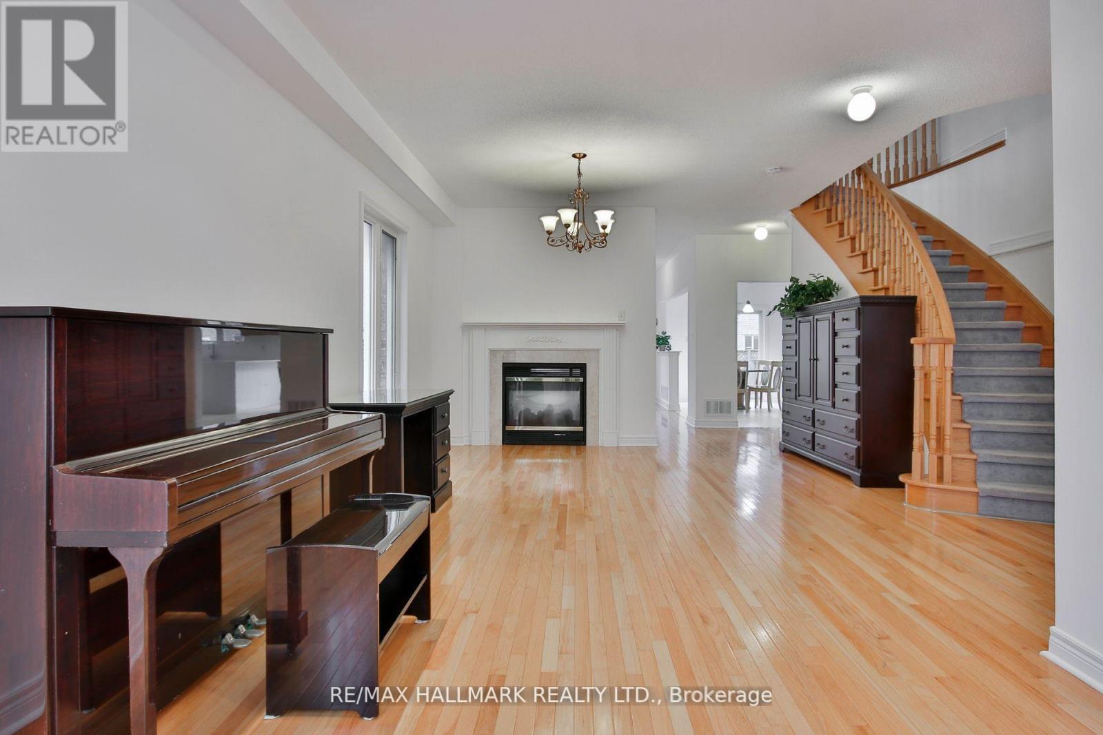 15 Briarglen Road, Markham, Ontario  L6C 2K5 - Photo 6 - N12215823