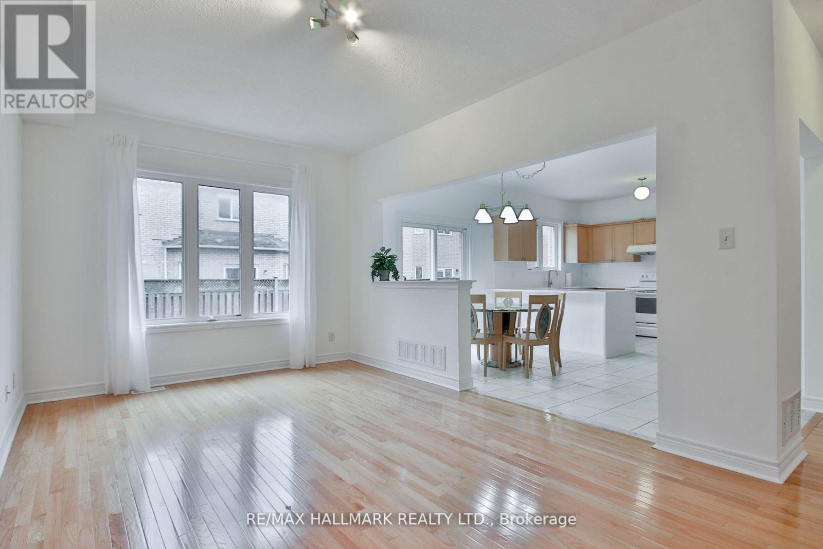 15 Briarglen Road, Markham, Ontario  L6C 2K5 - Photo 9 - N12215823