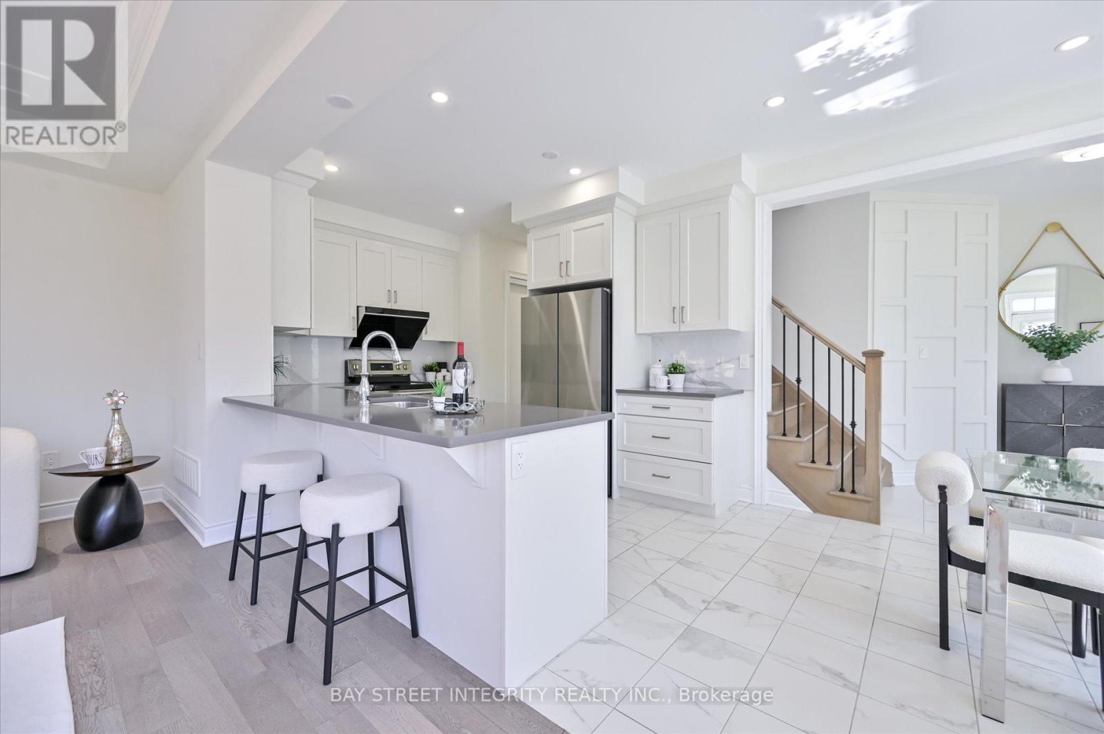61 Hartney Drive, Richmond Hill, Ontario  L4S 0J9 - Photo 10 - N12215843