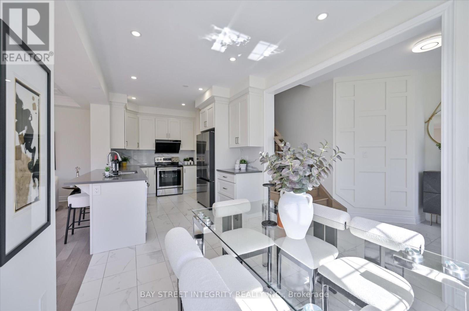 61 Hartney Drive, Richmond Hill, Ontario  L4S 0J9 - Photo 12 - N12215843