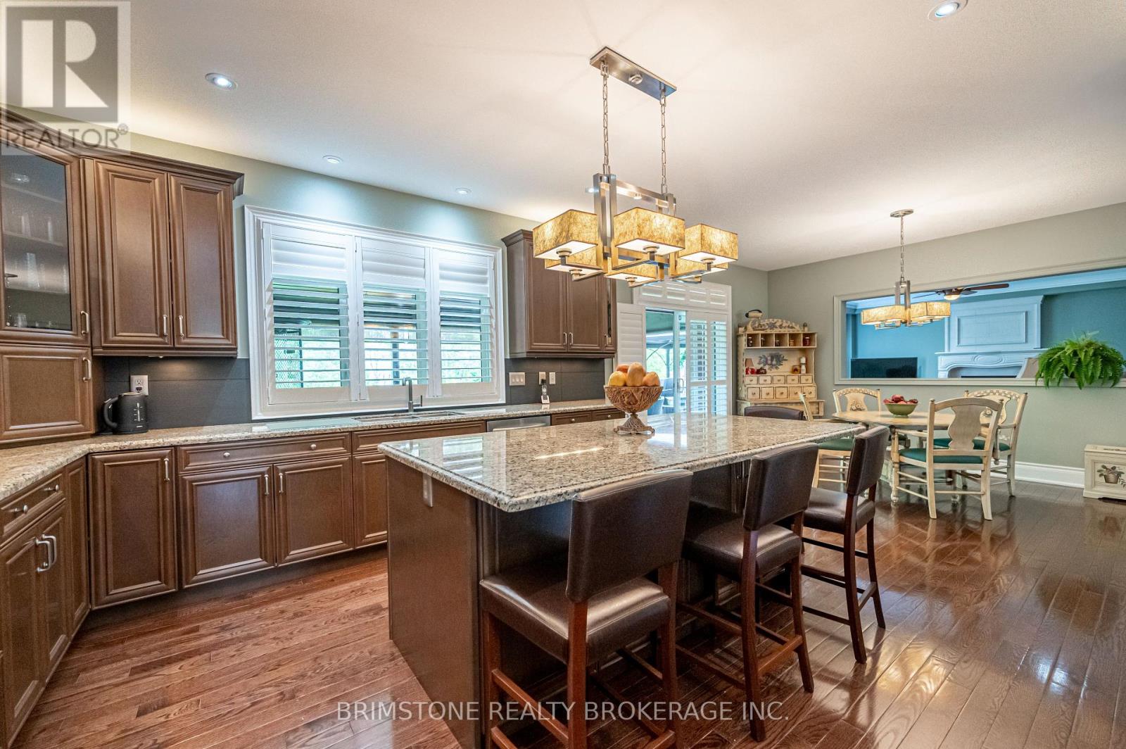 31 Plunkett Court, Barrie (Bayshore), Ontario  L4N 6M3 - Photo 7 - S12215763