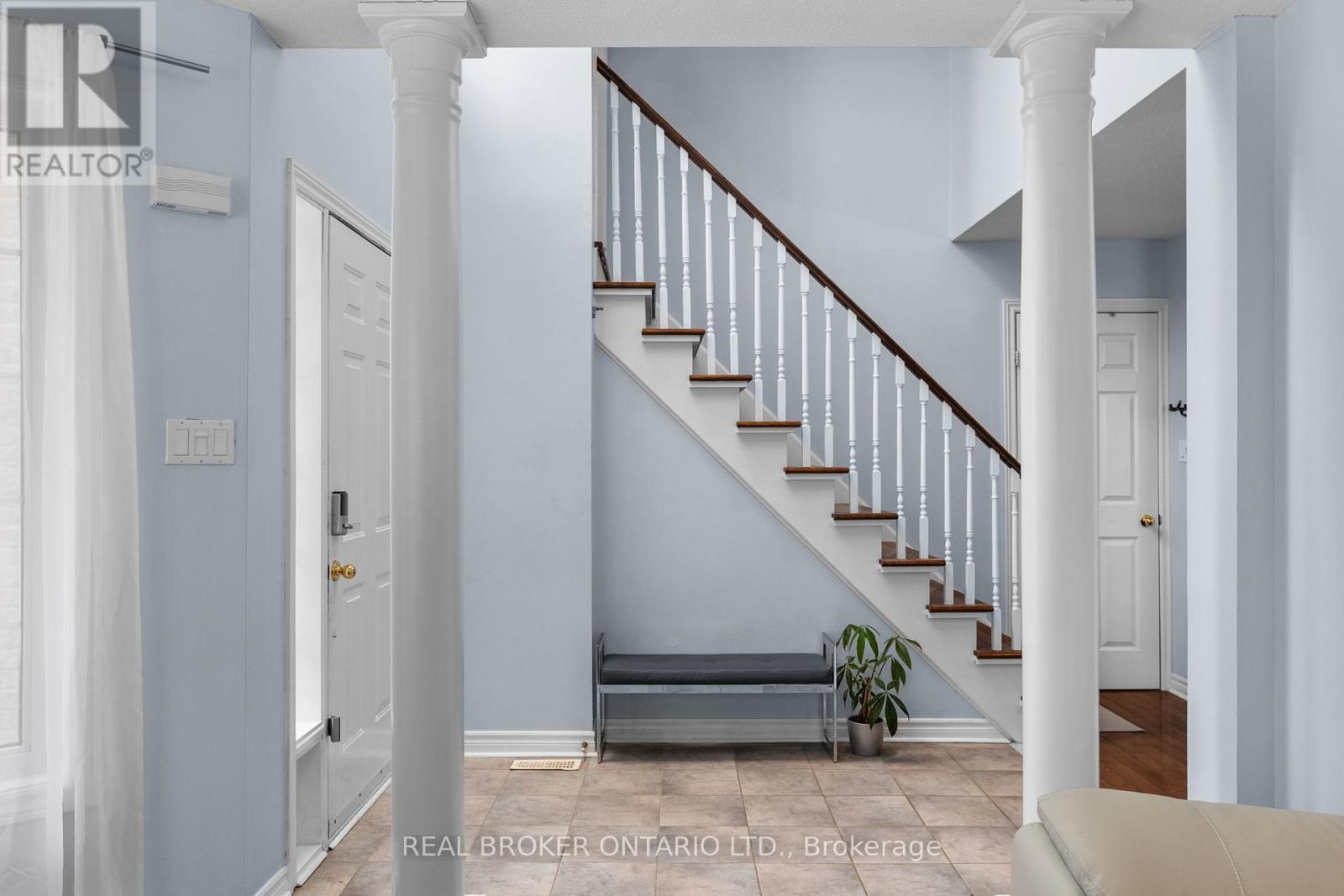 31 Bell Street, Barrie (Ardagh), Ontario  L4N 0J2 - Photo 11 - S12215815