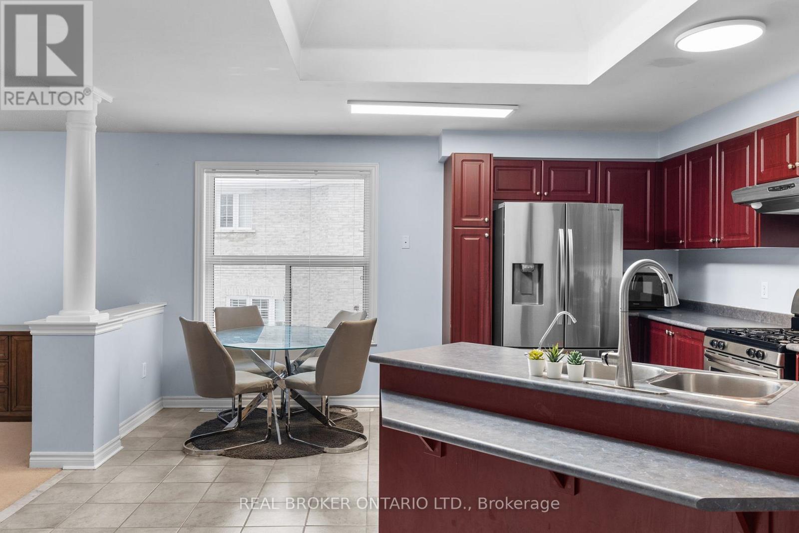 31 Bell Street, Barrie (Ardagh), Ontario  L4N 0J2 - Photo 14 - S12215815