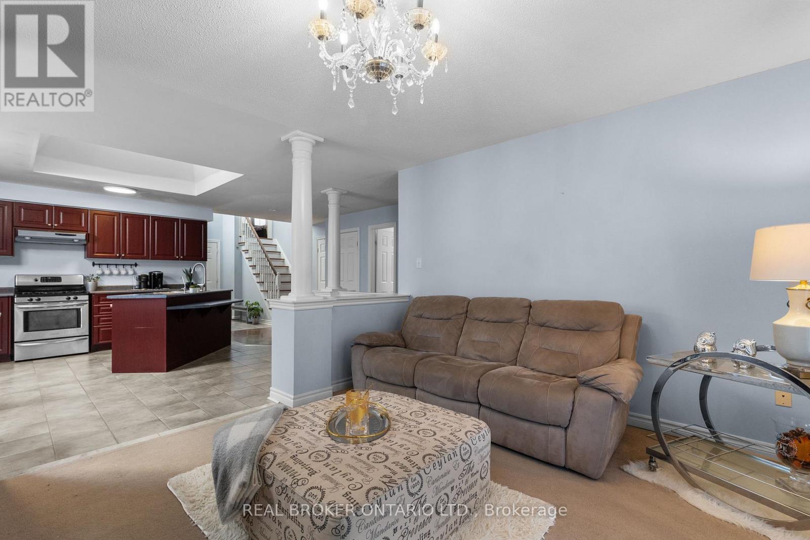31 Bell Street, Barrie (Ardagh), Ontario  L4N 0J2 - Photo 17 - S12215815