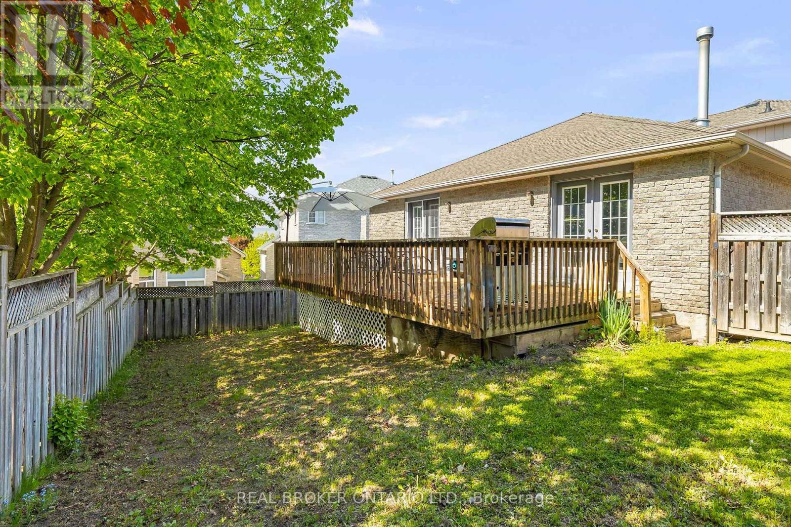 31 Bell Street, Barrie (Ardagh), Ontario  L4N 0J2 - Photo 7 - S12215815