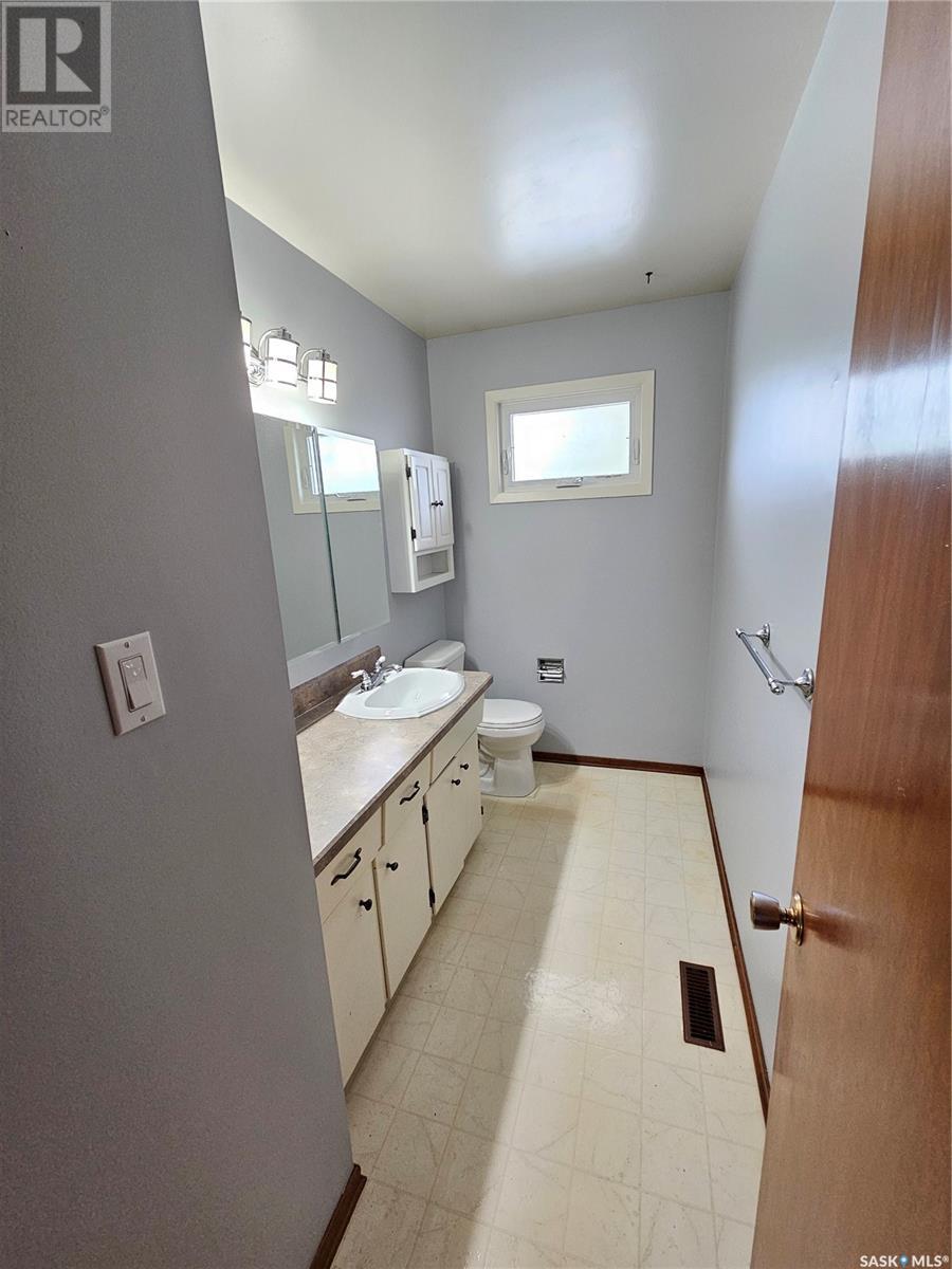 922 Simcoe Street, Moose Jaw, Saskatchewan  S6H 3H9 - Photo 8 - SK009251