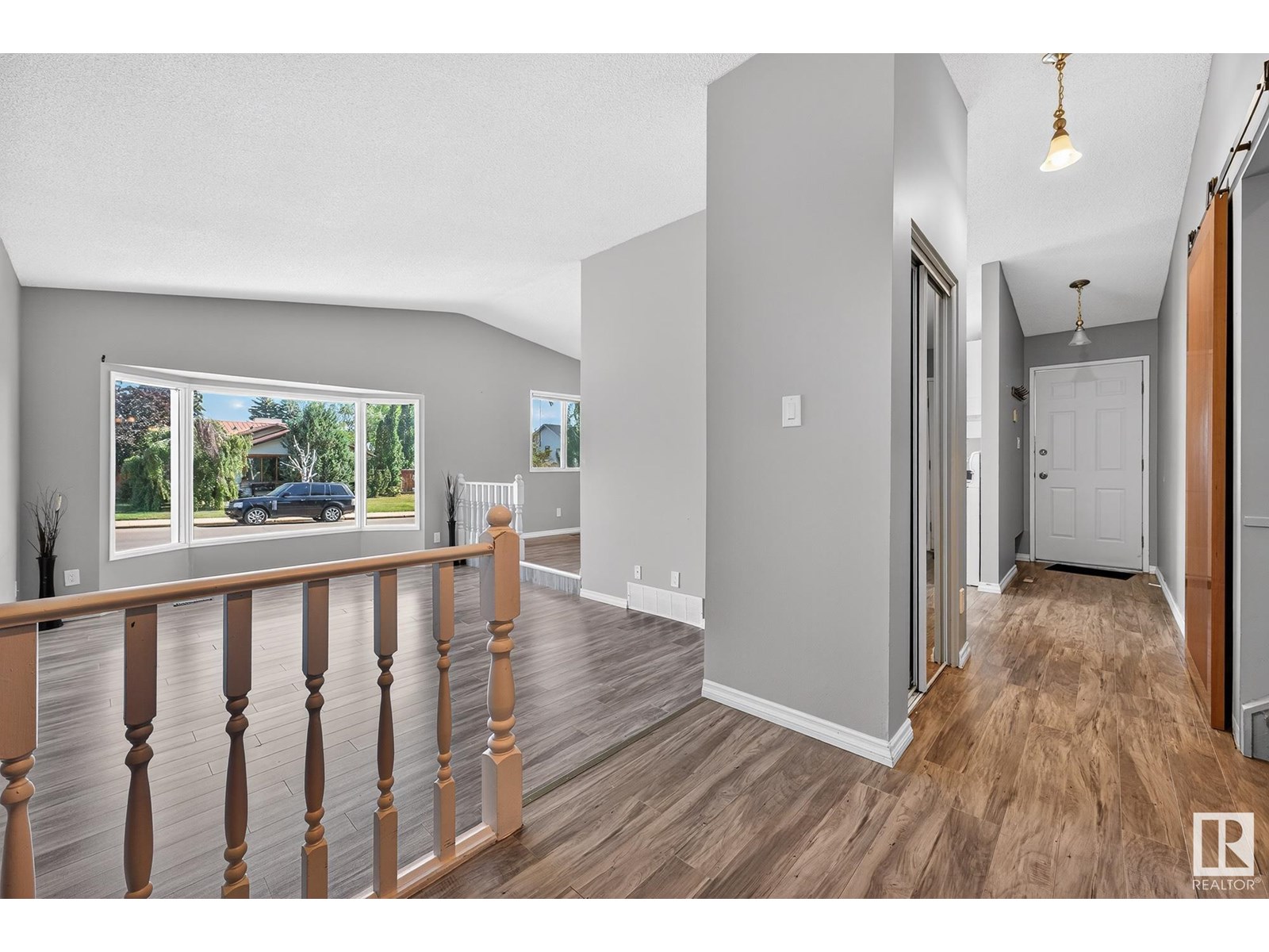 Property at 18419 57 AV NW image 4