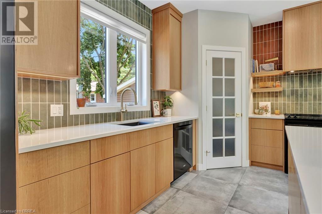 Photo 15 of 49 for 21 North Street