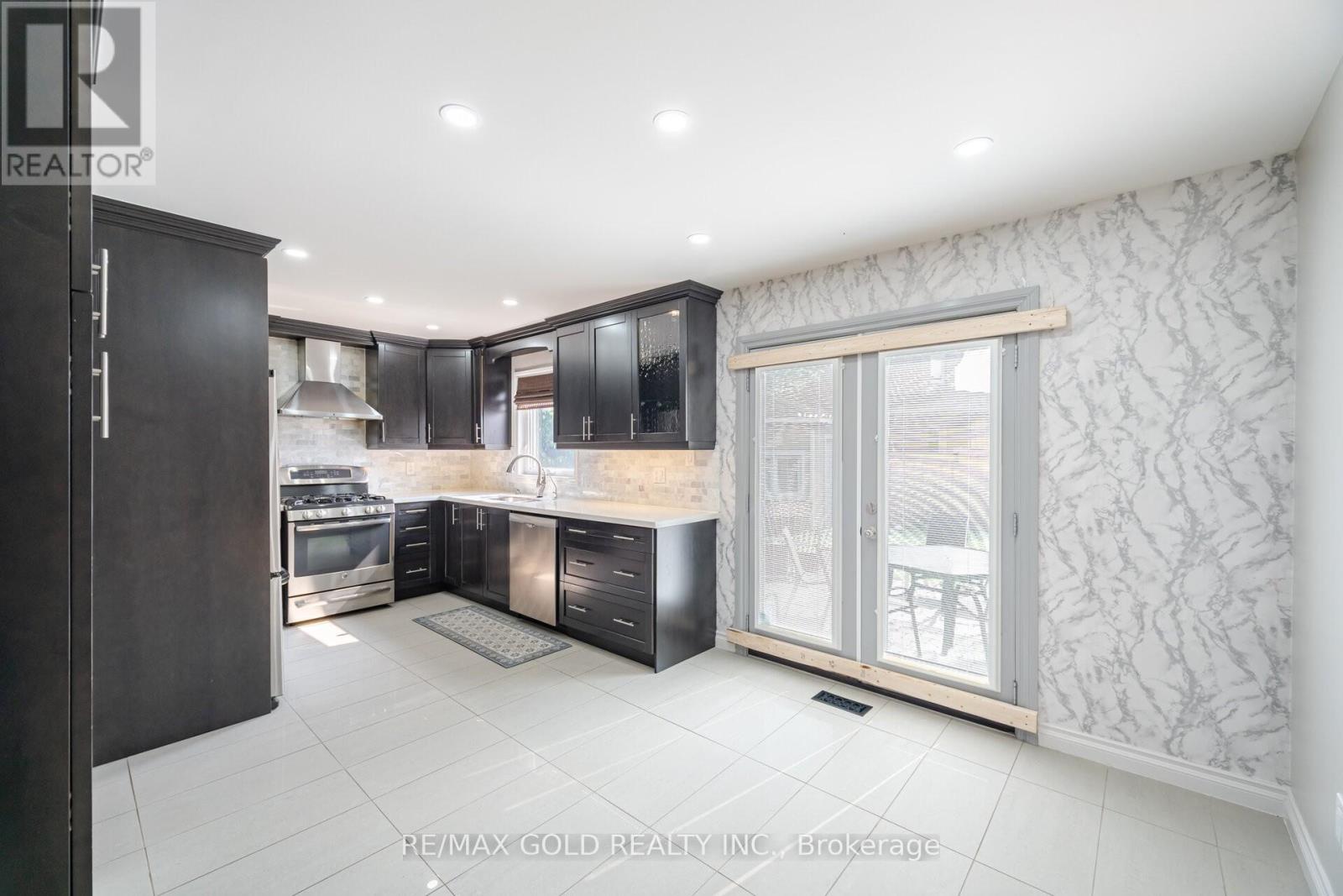 38 Esposito Drive, Caledon (Bolton East), Ontario  L7E 1T4 - Photo 10 - W12215670