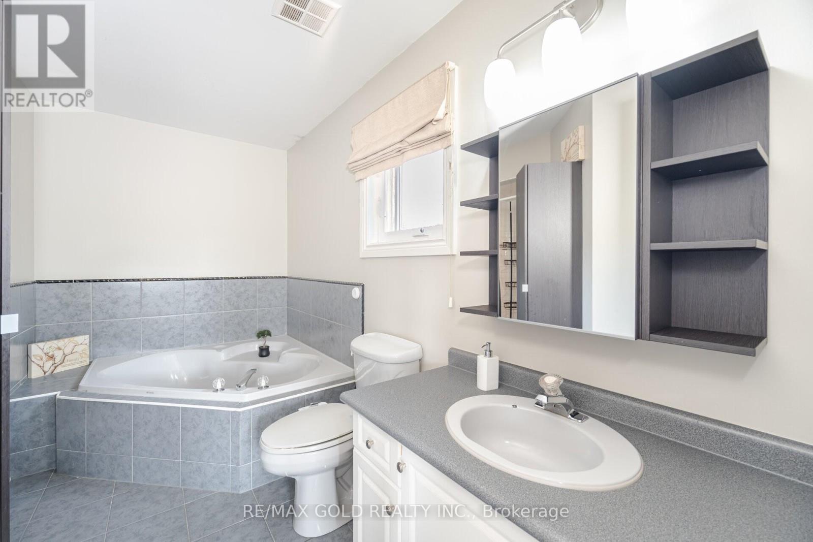 38 Esposito Drive, Caledon (Bolton East), Ontario  L7E 1T4 - Photo 18 - W12215670