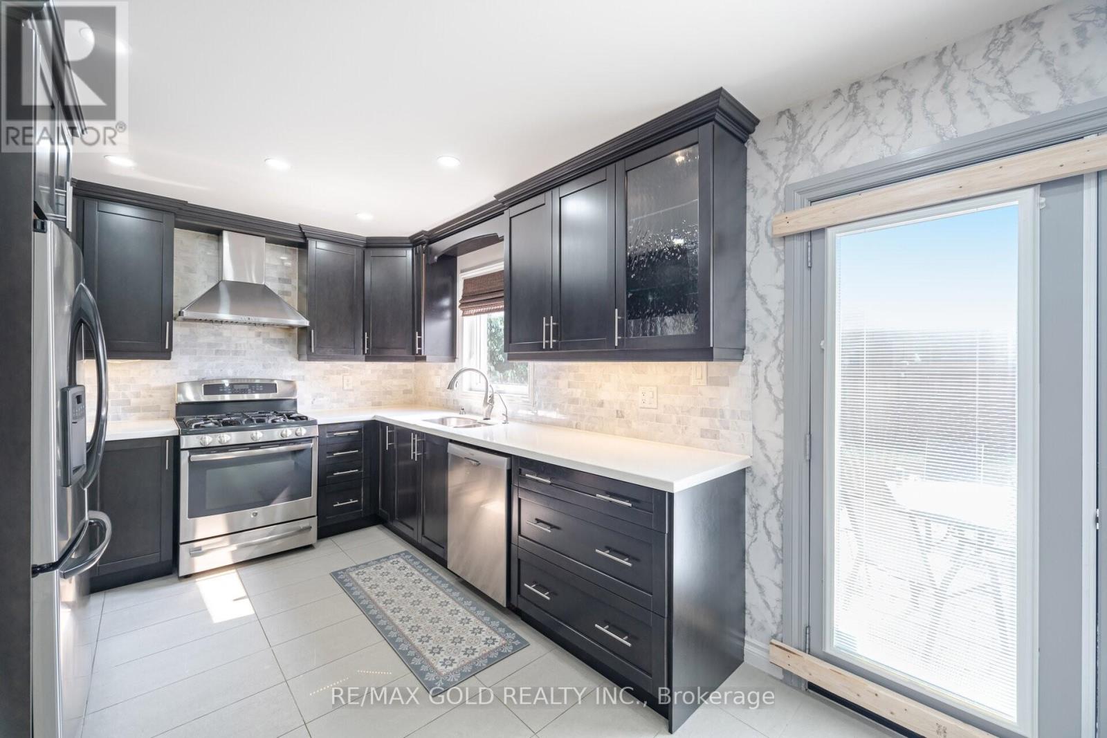 38 Esposito Drive, Caledon (Bolton East), Ontario  L7E 1T4 - Photo 8 - W12215670