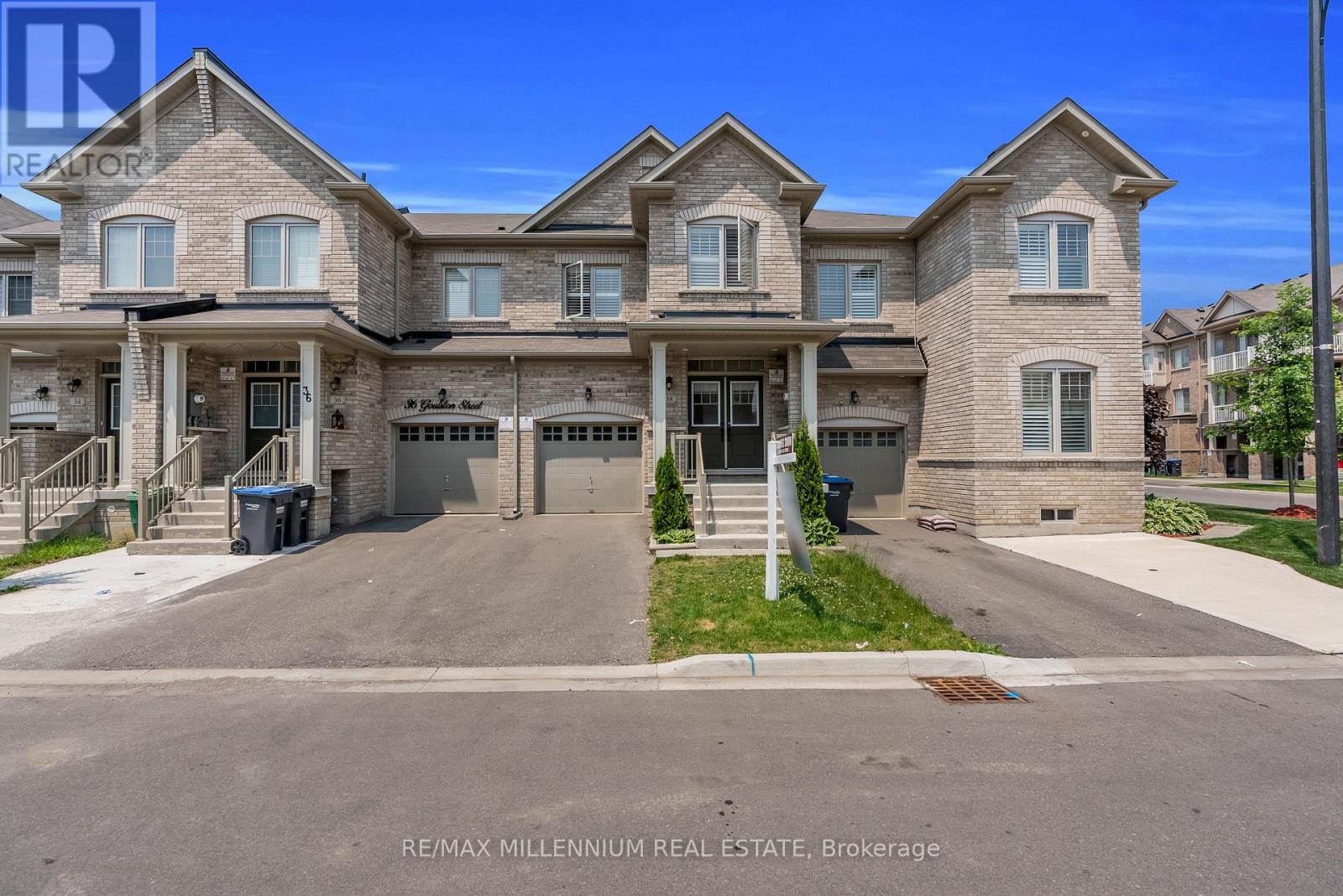 38 Goulston Street, Brampton (Northwest Brampton), Ontario  L7A 5C2 - Photo 5 - W12215675