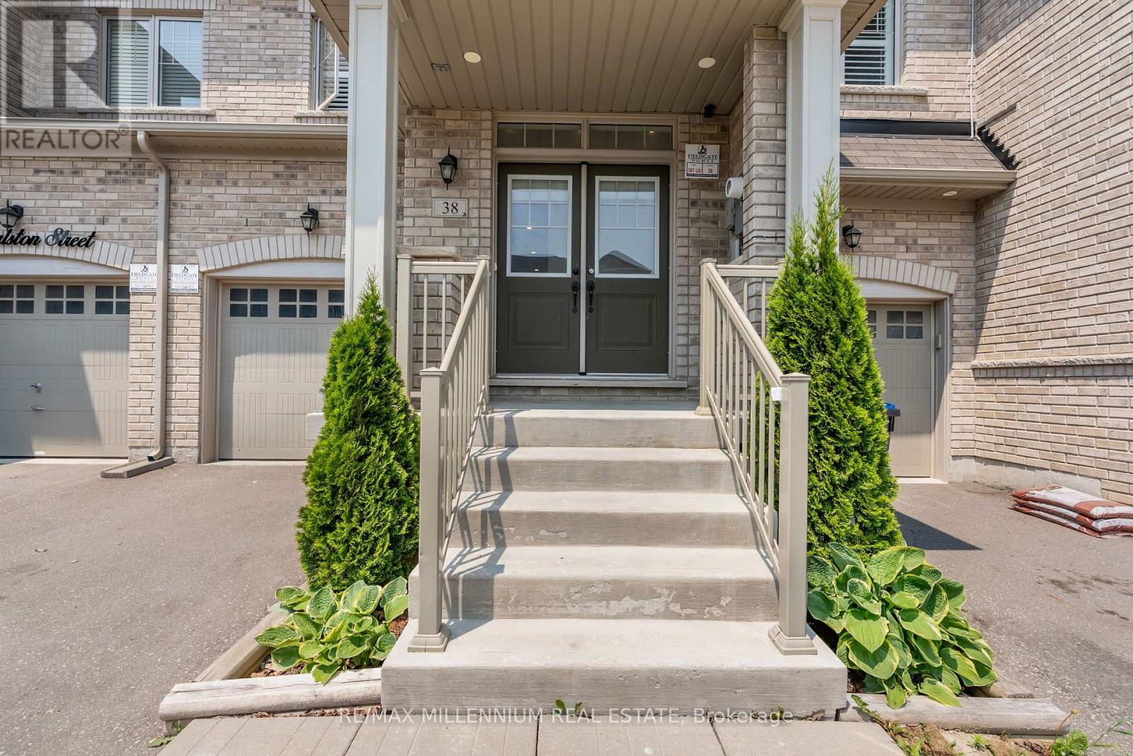 38 Goulston Street, Brampton (Northwest Brampton), Ontario  L7A 5C2 - Photo 7 - W12215675