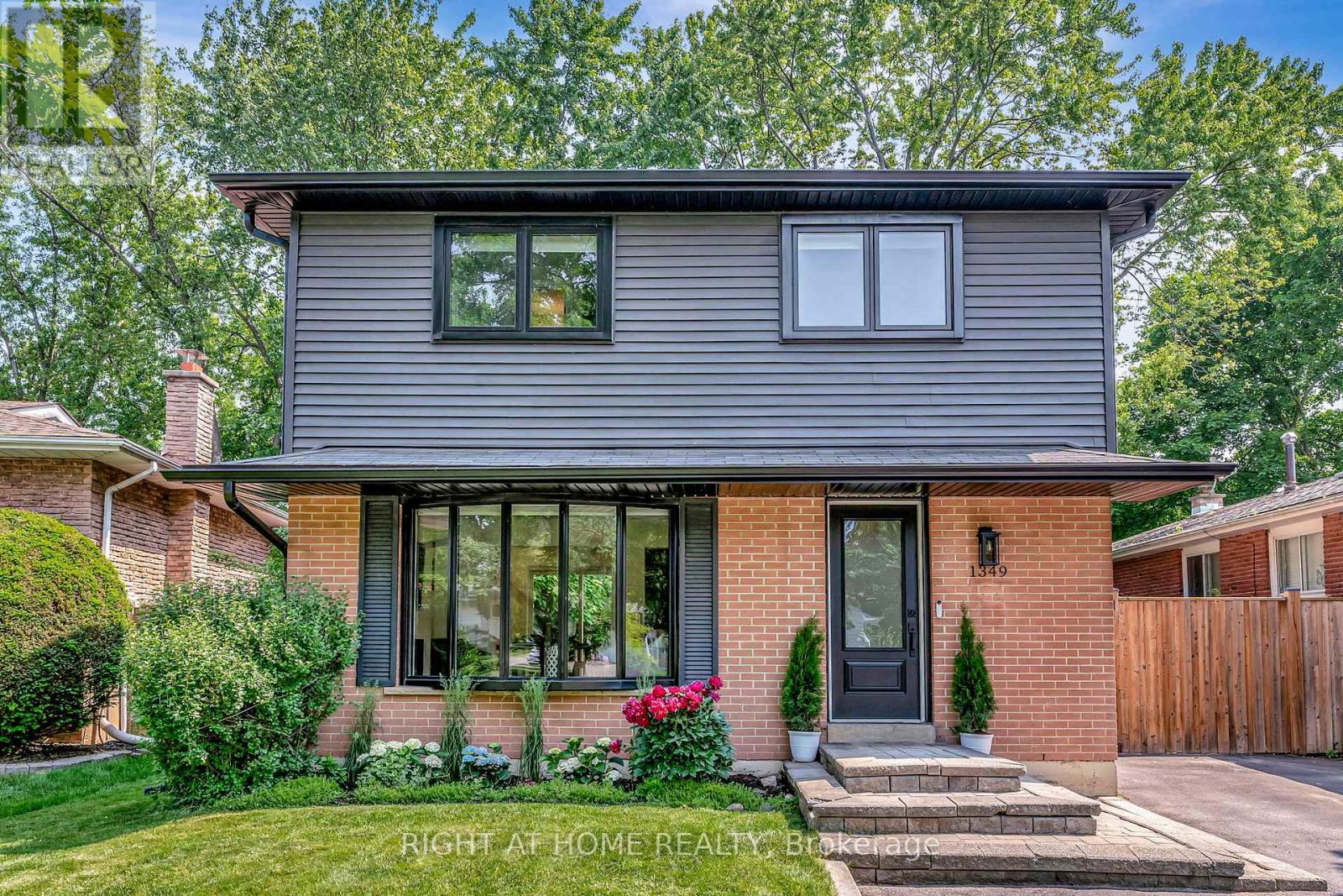 1349 OXFORD AVENUE, Oakville, Ontario