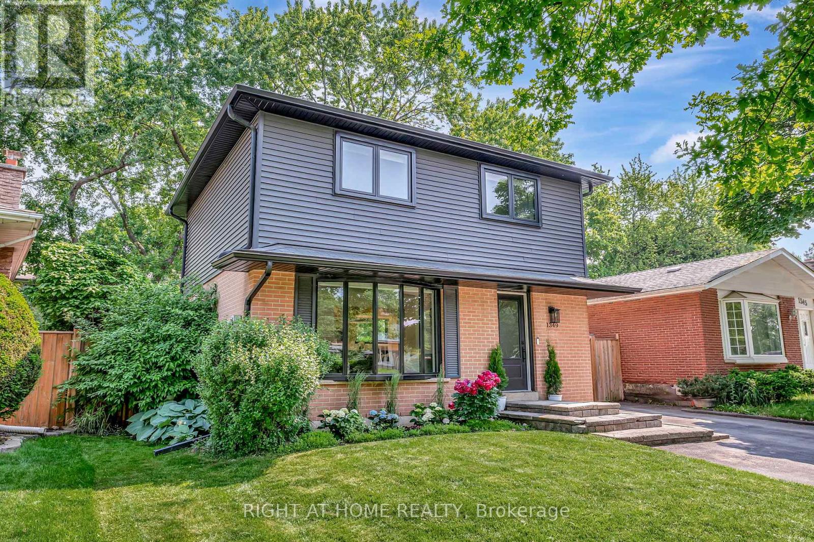 1349 Oxford Avenue, Oakville (Cp College Park), Ontario  L6H 1T2 - Photo 2 - W12215679