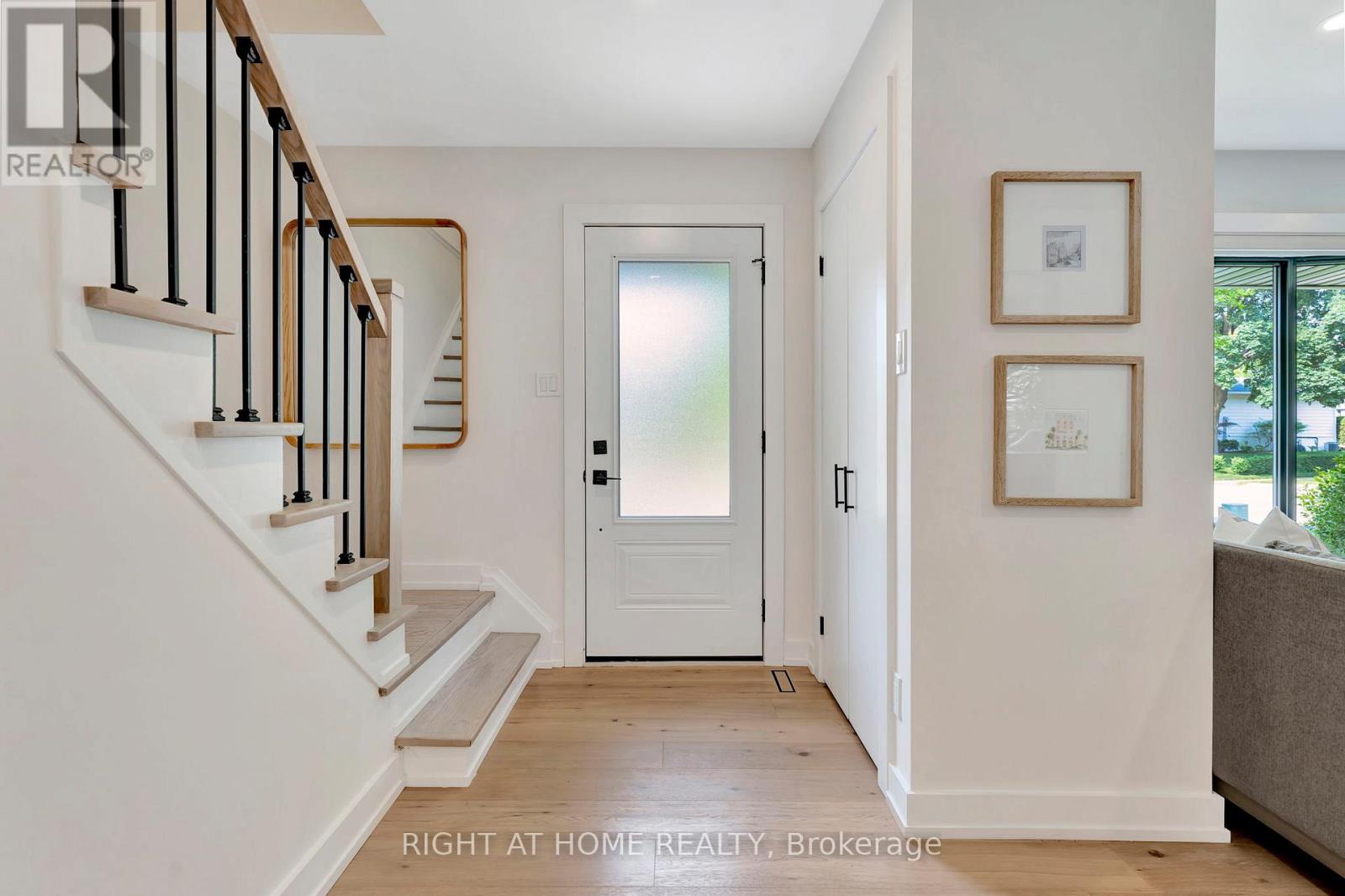 1349 Oxford Avenue, Oakville (Cp College Park), Ontario  L6H 1T2 - Photo 3 - W12215679