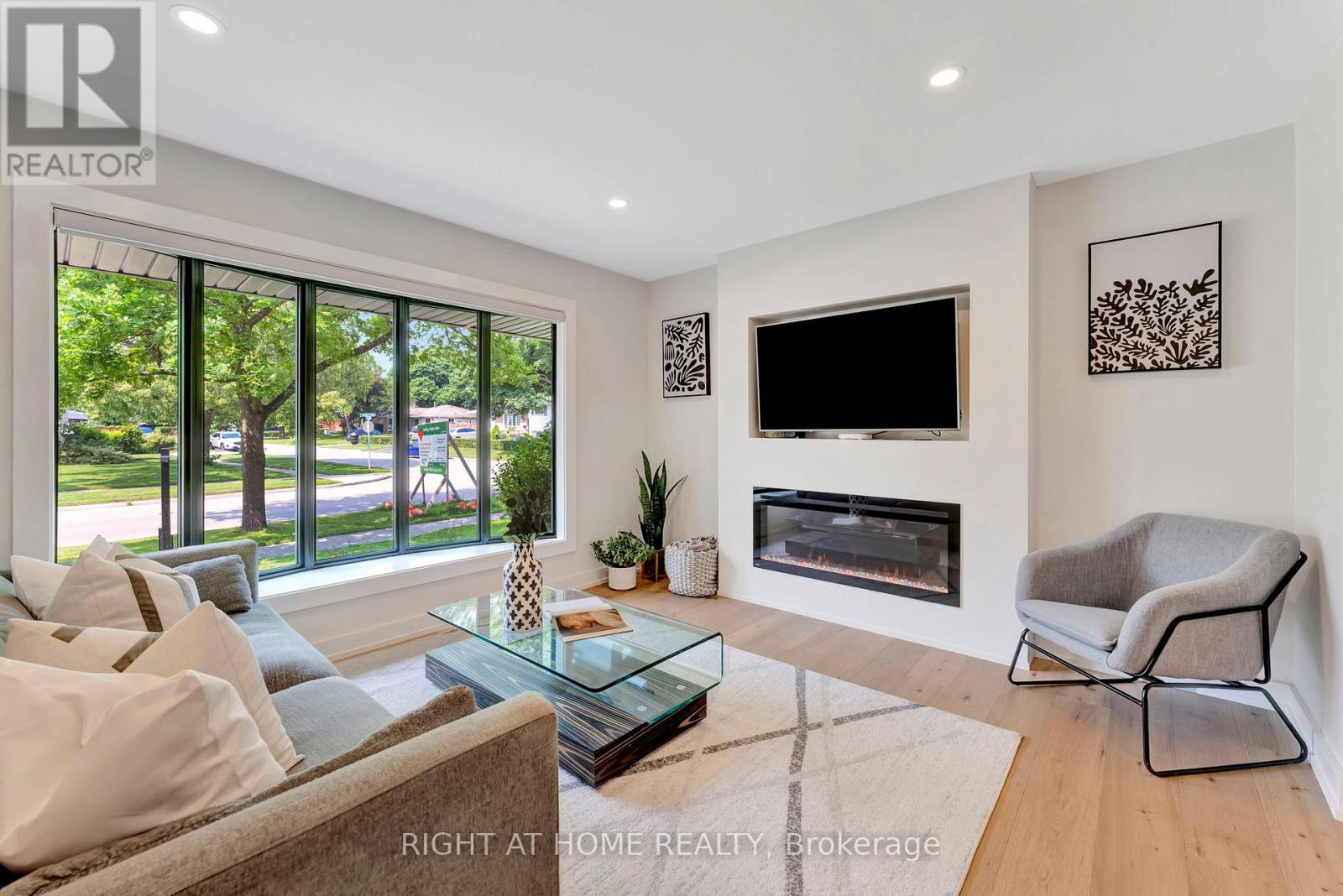 1349 Oxford Avenue, Oakville (Cp College Park), Ontario  L6H 1T2 - Photo 6 - W12215679