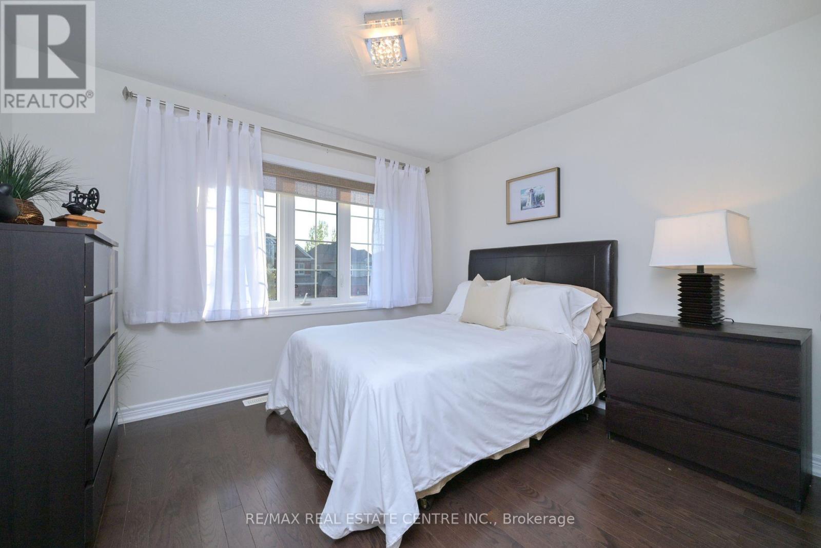 37 Silver Pond Drive, Halton Hills (Georgetown), Ontario  L7G 0G6 - Photo 21 - W12215696