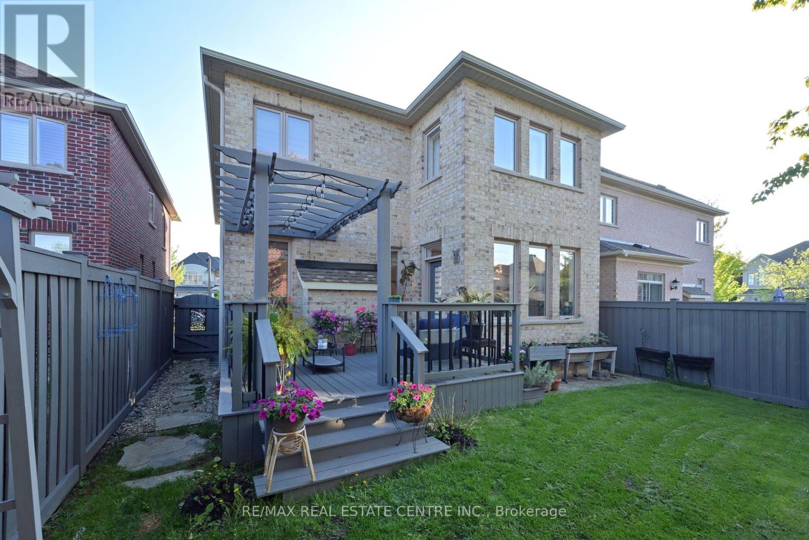 37 Silver Pond Drive, Halton Hills (Georgetown), Ontario  L7G 0G6 - Photo 33 - W12215696