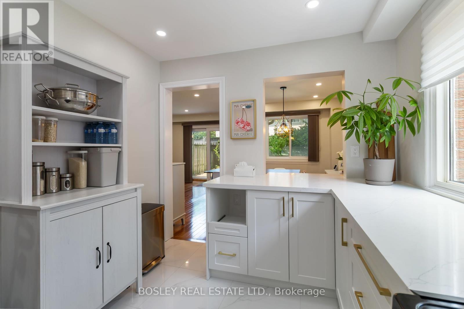 96 Orsett Street, Oakville (Cp College Park), Ontario  L6H 2N9 - Photo 9 - W12215729