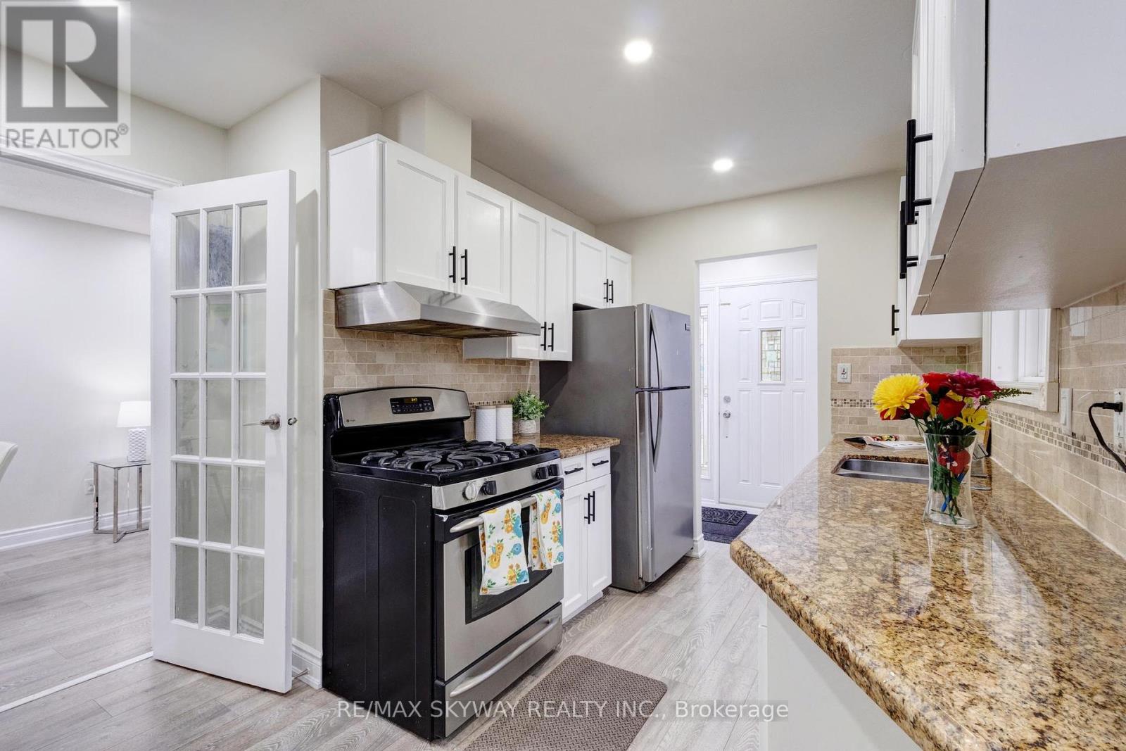2637 Widemarr Road, Mississauga (Clarkson), Ontario  L5J 1M4 - Photo 19 - W12215742