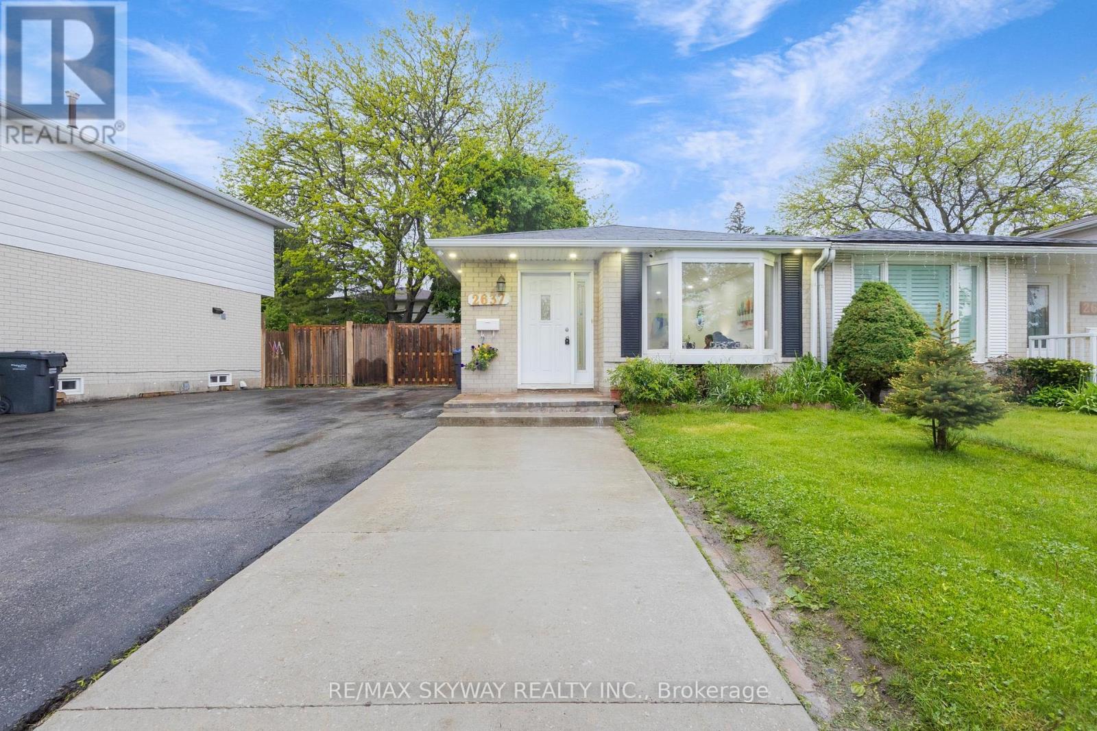 2637 Widemarr Road, Mississauga (Clarkson), Ontario  L5J 1M4 - Photo 2 - W12215742