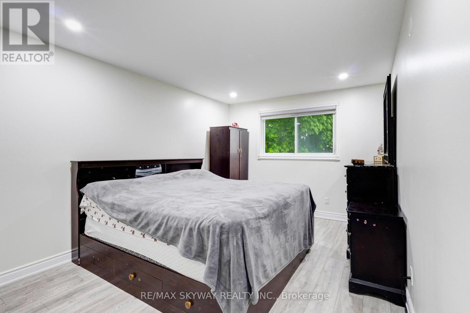 2637 Widemarr Road, Mississauga (Clarkson), Ontario  L5J 1M4 - Photo 24 - W12215742