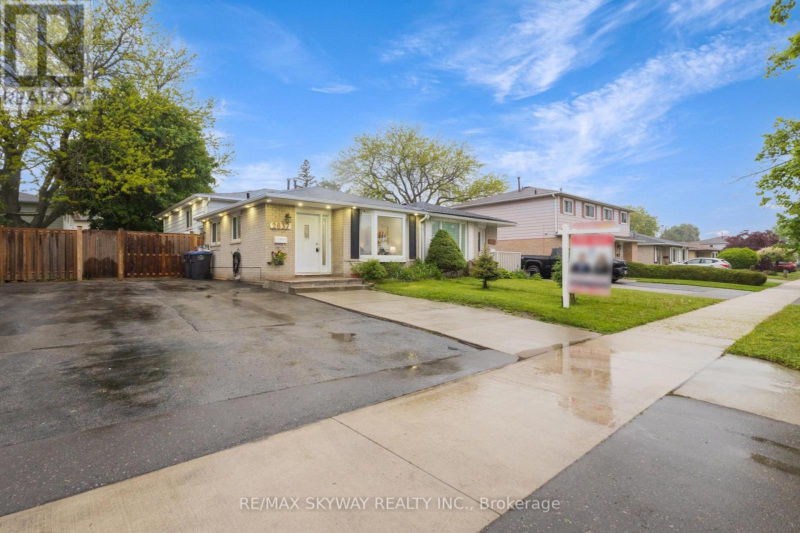 2637 Widemarr Road, Mississauga (Clarkson), Ontario  L5J 1M4 - Photo 5 - W12215742