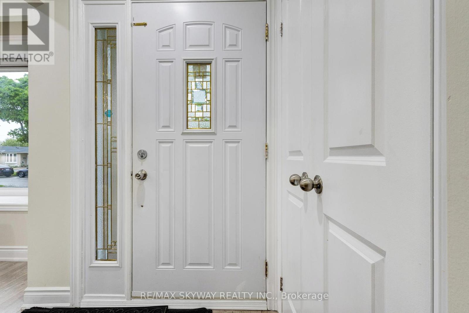 2637 Widemarr Road, Mississauga (Clarkson), Ontario  L5J 1M4 - Photo 8 - W12215742