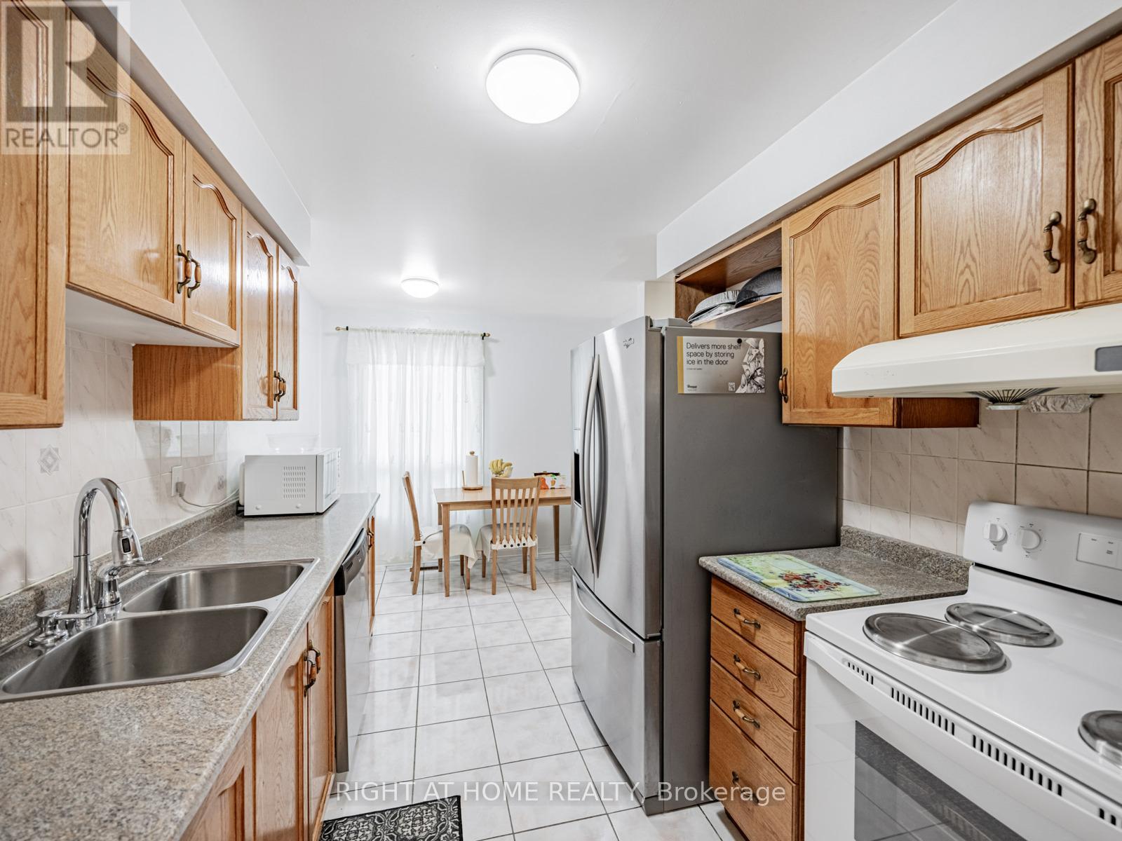 121 Ashridge Court, Mississauga (Rathwood), Ontario  L4Z 1K5 - Photo 13 - W12215787