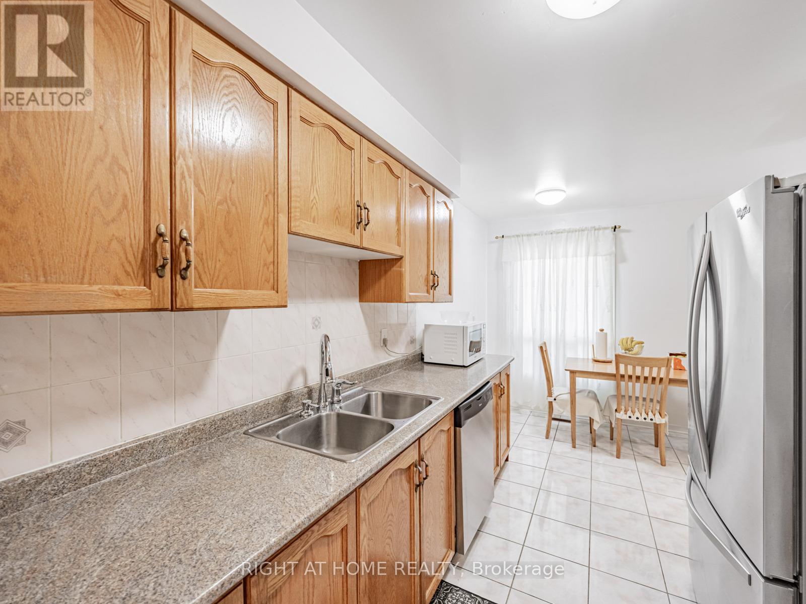 121 Ashridge Court, Mississauga (Rathwood), Ontario  L4Z 1K5 - Photo 14 - W12215787