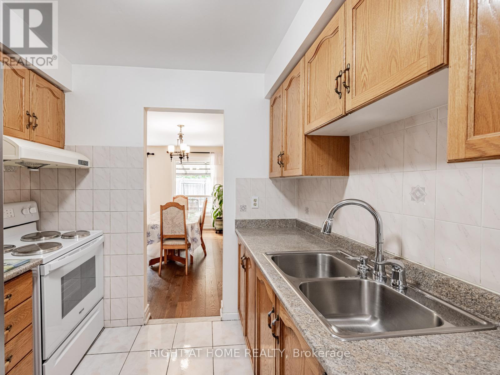121 Ashridge Court, Mississauga (Rathwood), Ontario  L4Z 1K5 - Photo 15 - W12215787
