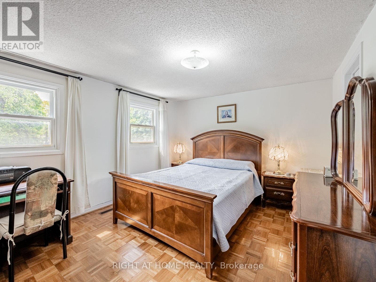 121 Ashridge Court, Mississauga (Rathwood), Ontario  L4Z 1K5 - Photo 19 - W12215787