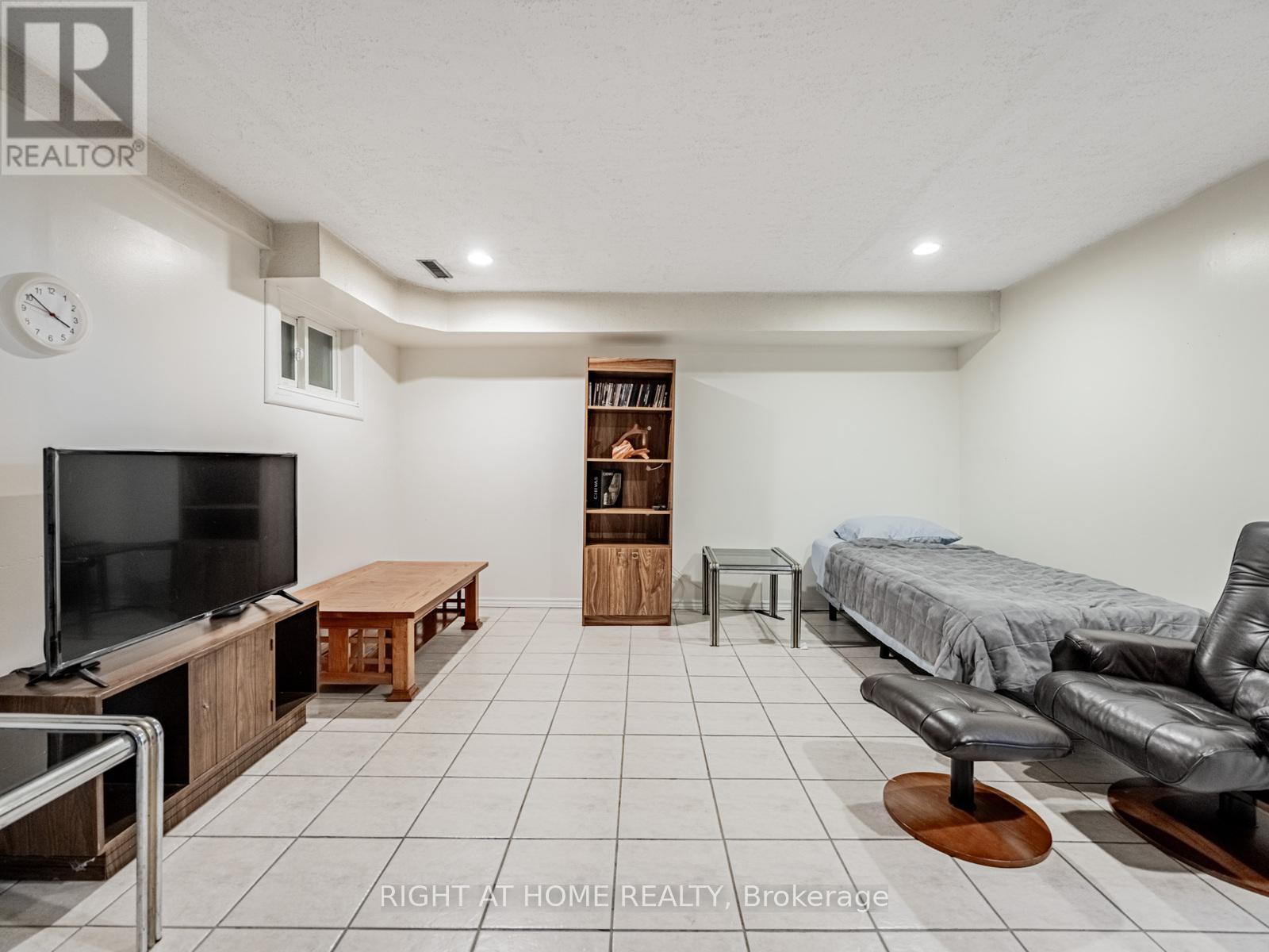121 Ashridge Court, Mississauga (Rathwood), Ontario  L4Z 1K5 - Photo 25 - W12215787