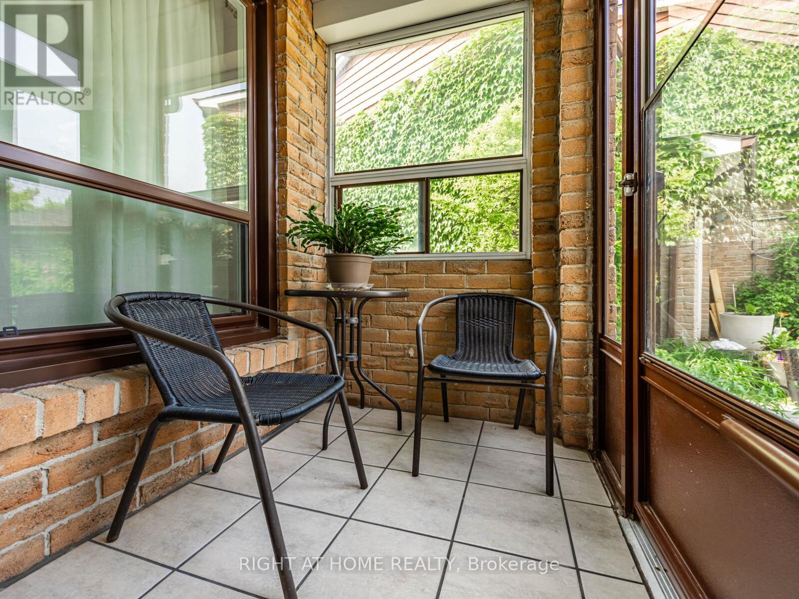 121 Ashridge Court, Mississauga (Rathwood), Ontario  L4Z 1K5 - Photo 3 - W12215787