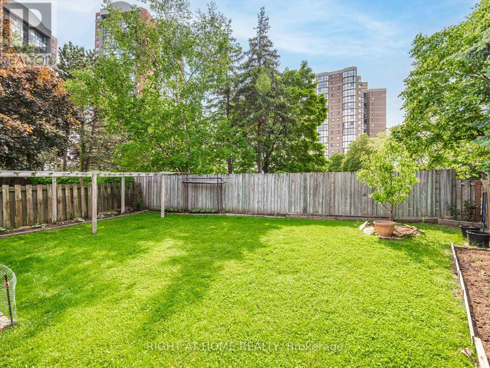 121 Ashridge Court, Mississauga (Rathwood), Ontario  L4Z 1K5 - Photo 30 - W12215787
