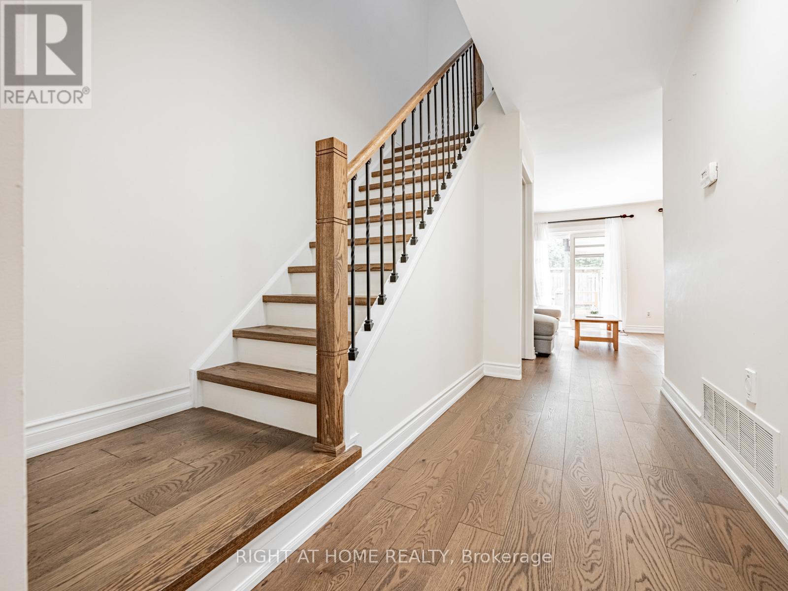 121 Ashridge Court, Mississauga (Rathwood), Ontario  L4Z 1K5 - Photo 5 - W12215787