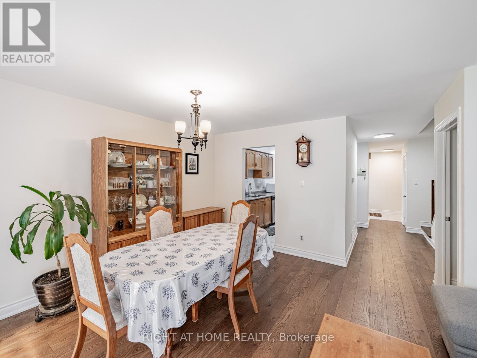 121 Ashridge Court, Mississauga (Rathwood), Ontario  L4Z 1K5 - Photo 9 - W12215787