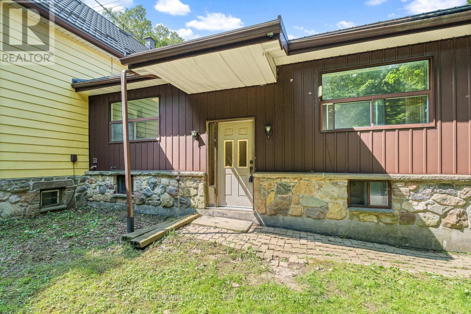 12442 Wolseley Street, Halton Hills (Limehouse), Ontario  L0P 1H0 - Photo 4 - W12215801