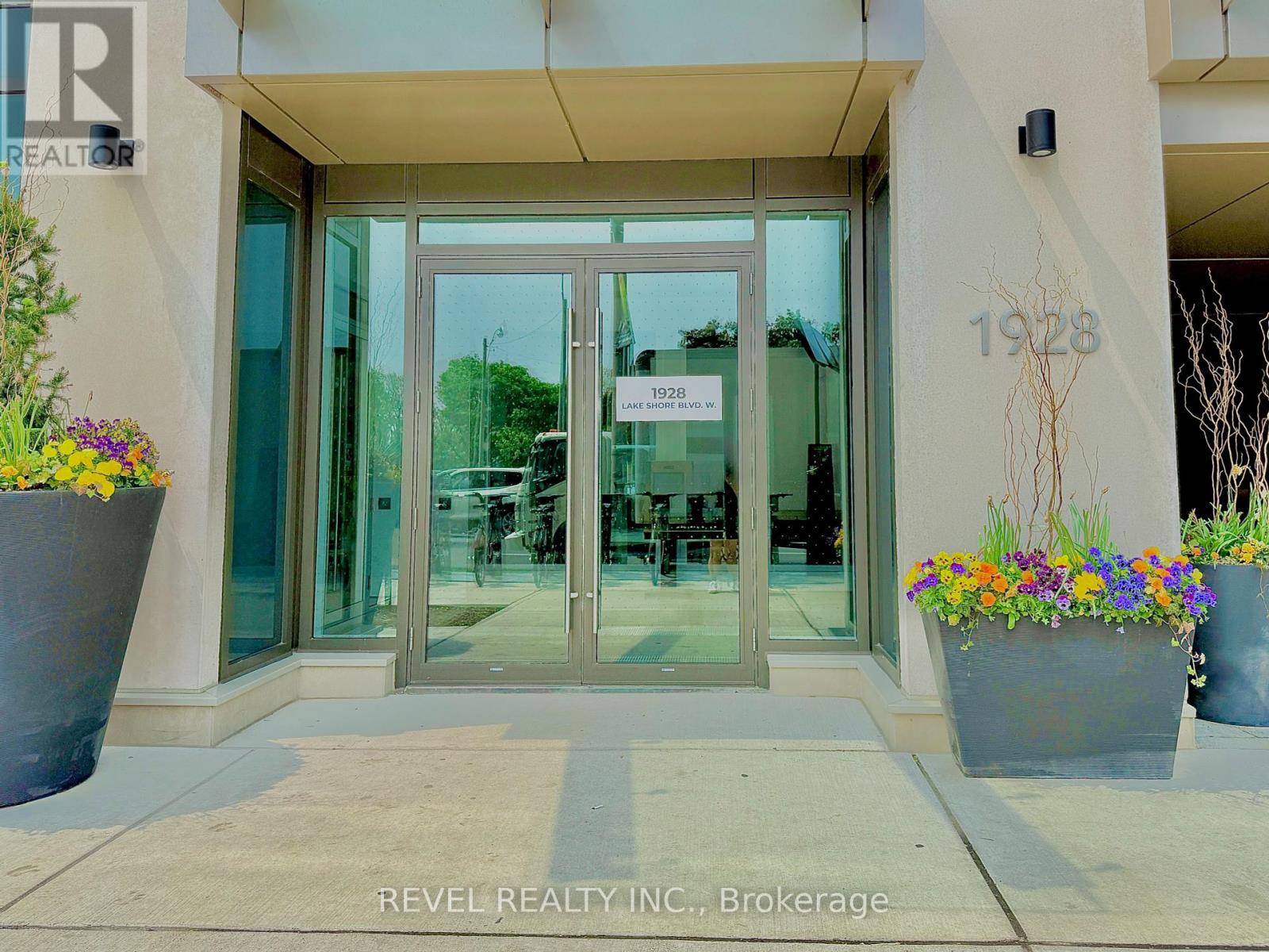 3605 - 1928 Lake Shore Boulevard W, Toronto (High Park-Swansea), Ontario  M6S 0B1 - Photo 2 - W12215809