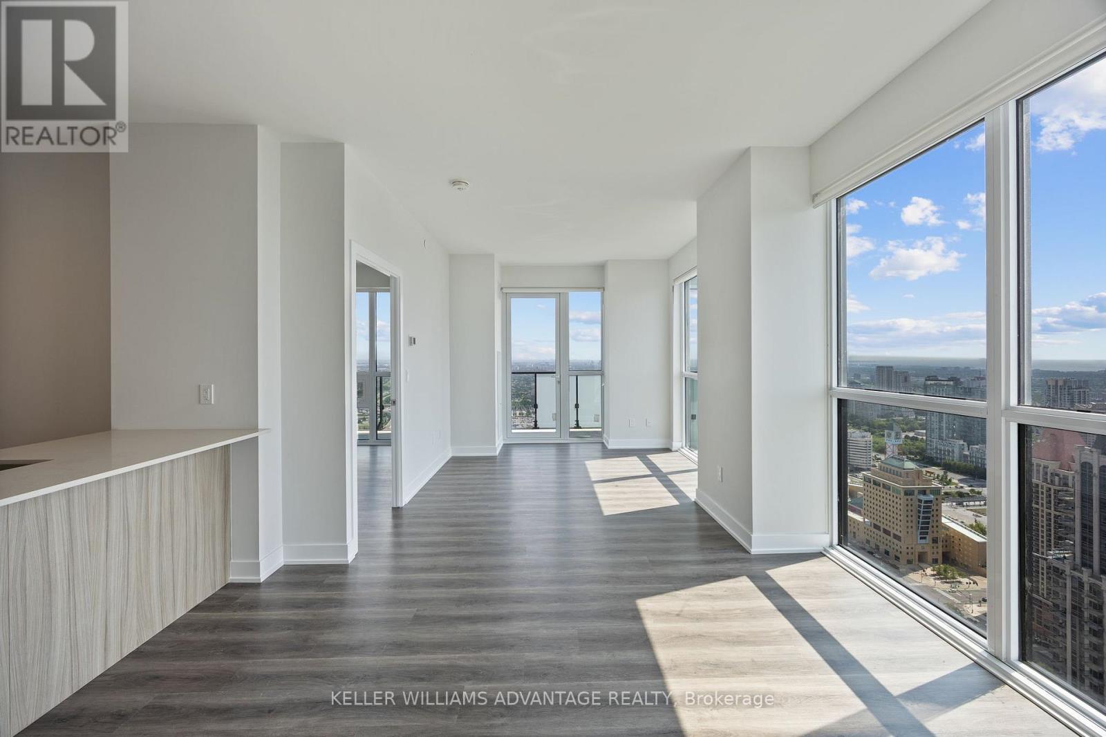 4703 - 430 Square One Drive, Mississauga, Ontario  L5B 0L6 - Photo 10 - W12215822