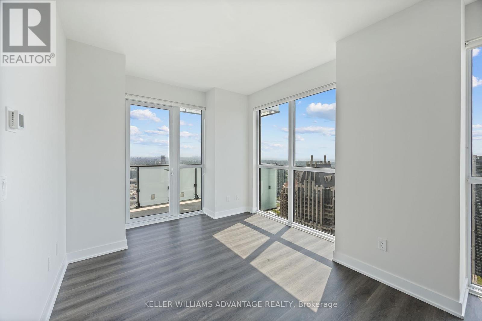4703 - 430 Square One Drive, Mississauga, Ontario  L5B 0L6 - Photo 11 - W12215822