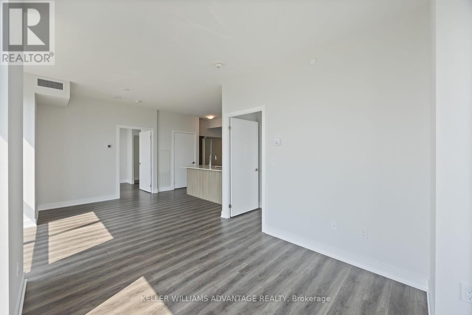 4703 - 430 Square One Drive, Mississauga, Ontario  L5B 0L6 - Photo 12 - W12215822